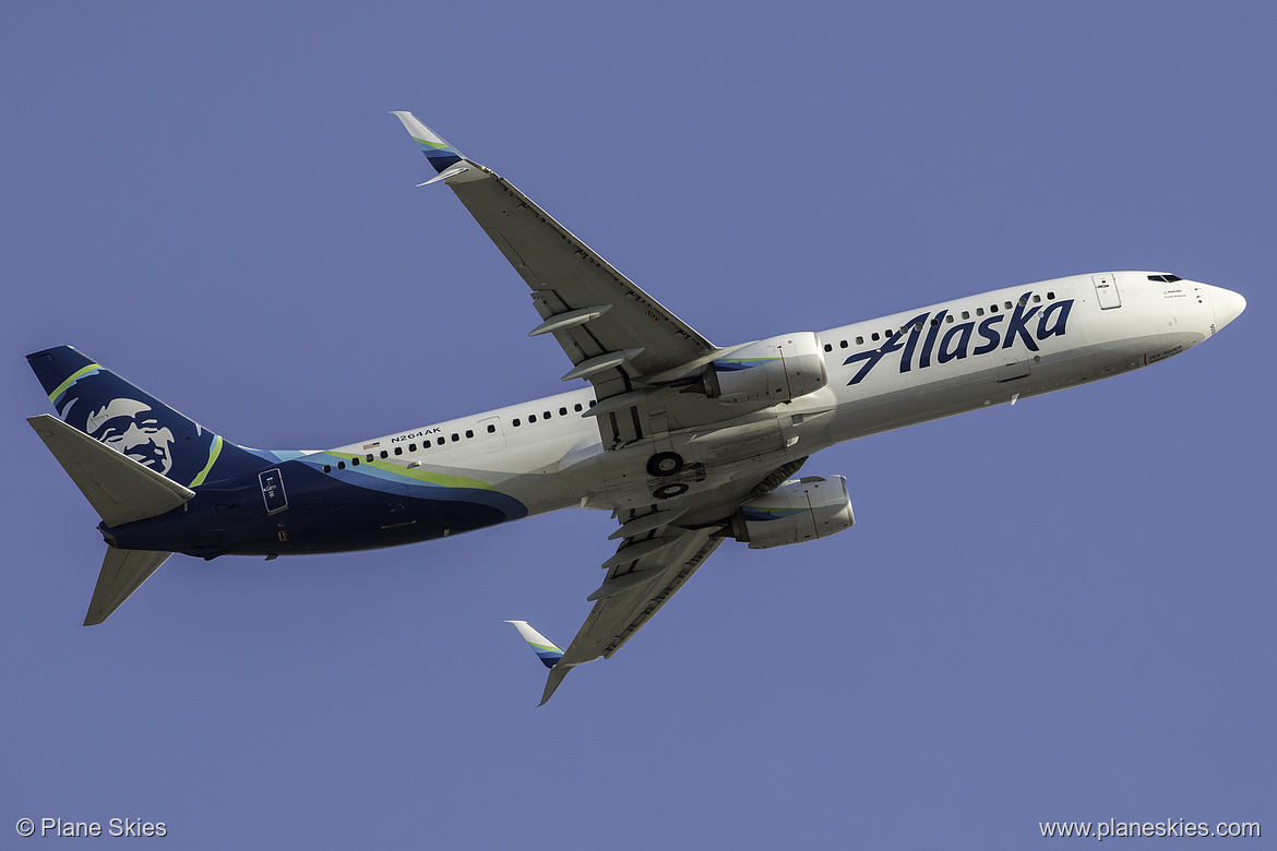 Alaska Airlines Boeing 737-900ER N264AK at McCarran International Airport (KLAS/LAS)