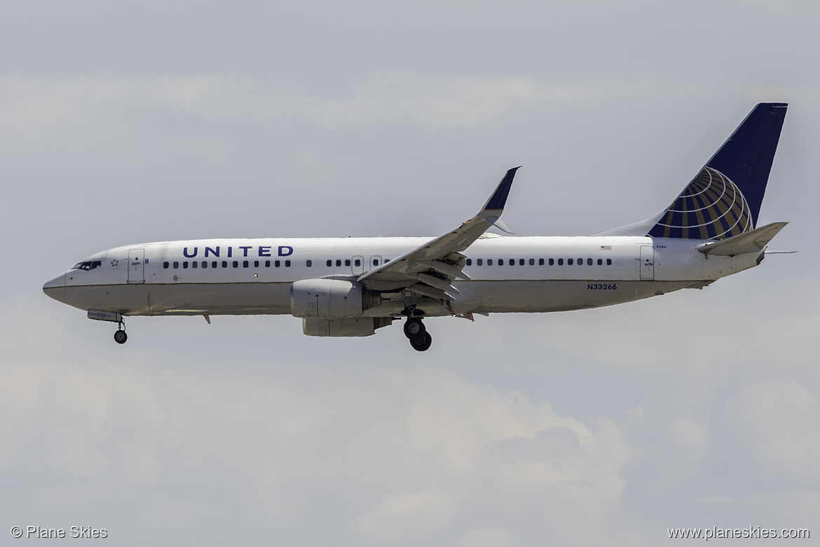 United Airlines Boeing 737-800 N33266 at McCarran International Airport (KLAS/LAS) United Airlines Boeing 737-800 N33266 at McCarran International Airport (KLAS/LAS)
