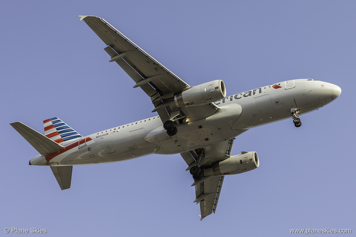 American Airlines Airbus A320-200 N664AW at McCarran International Airport (KLAS/LAS)