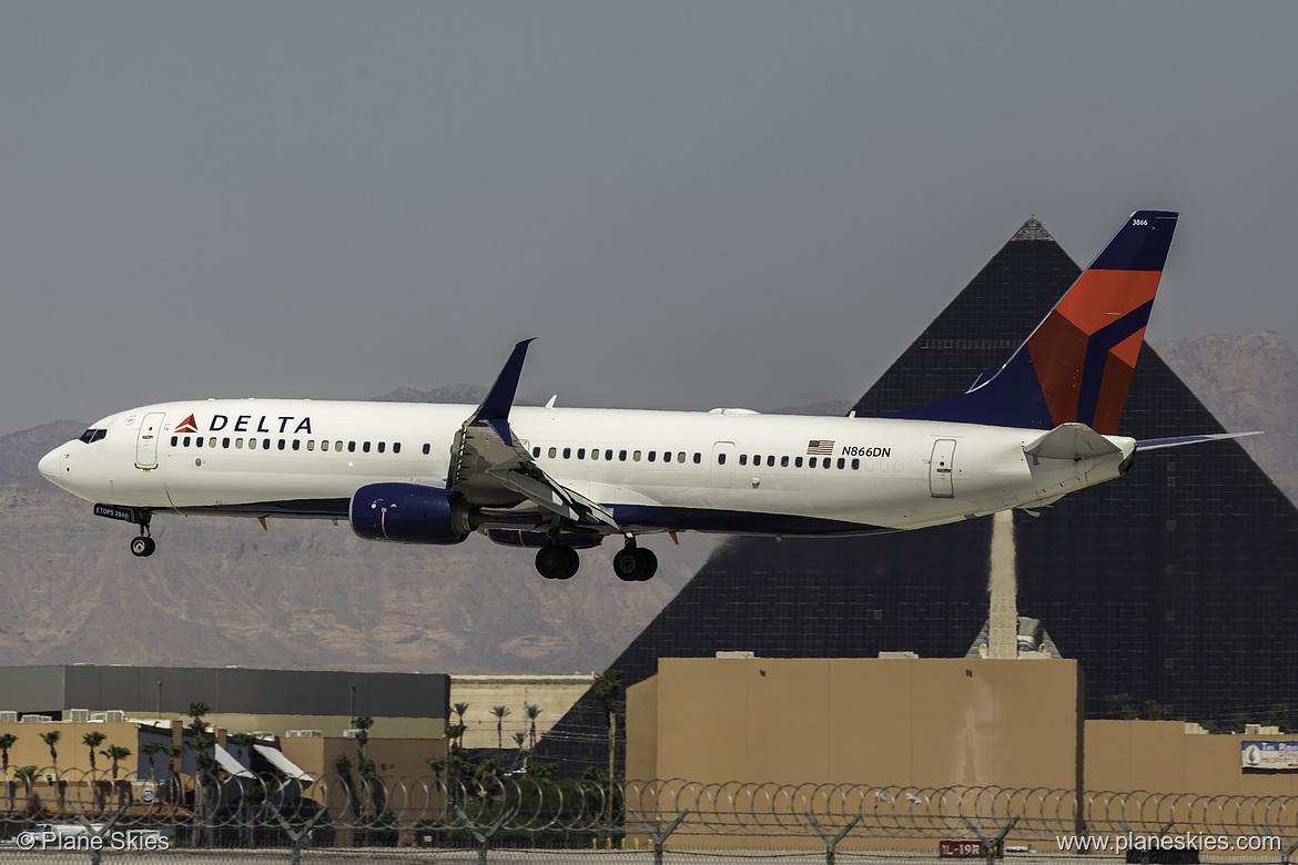 Delta Air Lines Boeing 737-900ER N866DN at McCarran International Airport (KLAS/LAS)