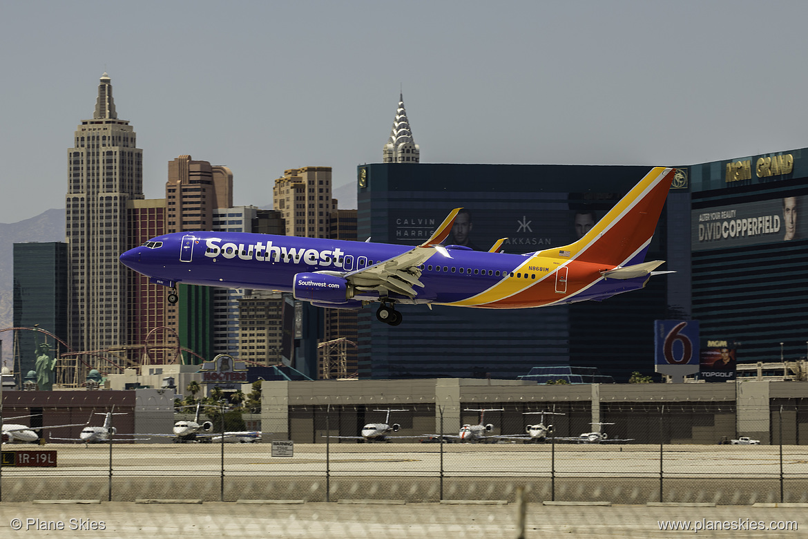 Southwest Airlines Boeing 737-800 N8681M at McCarran International Airport (KLAS/LAS)