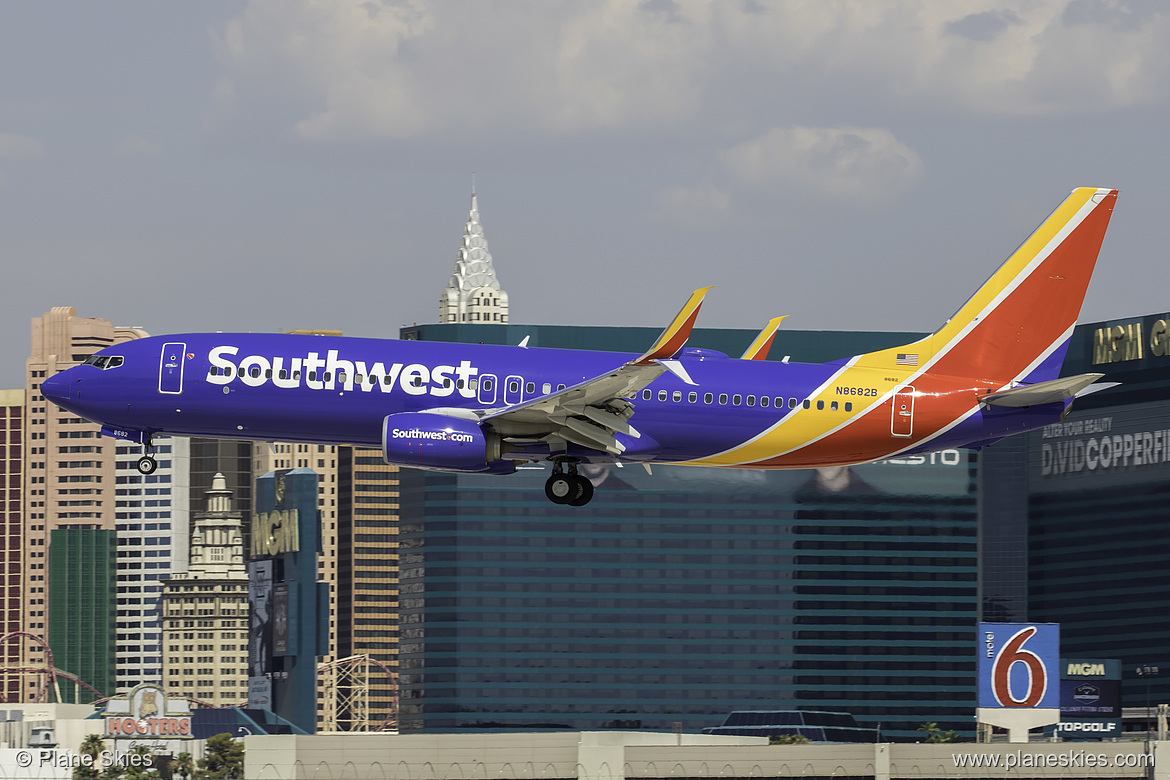 Southwest Airlines Boeing 737-800 N8682B at McCarran International Airport (KLAS/LAS)