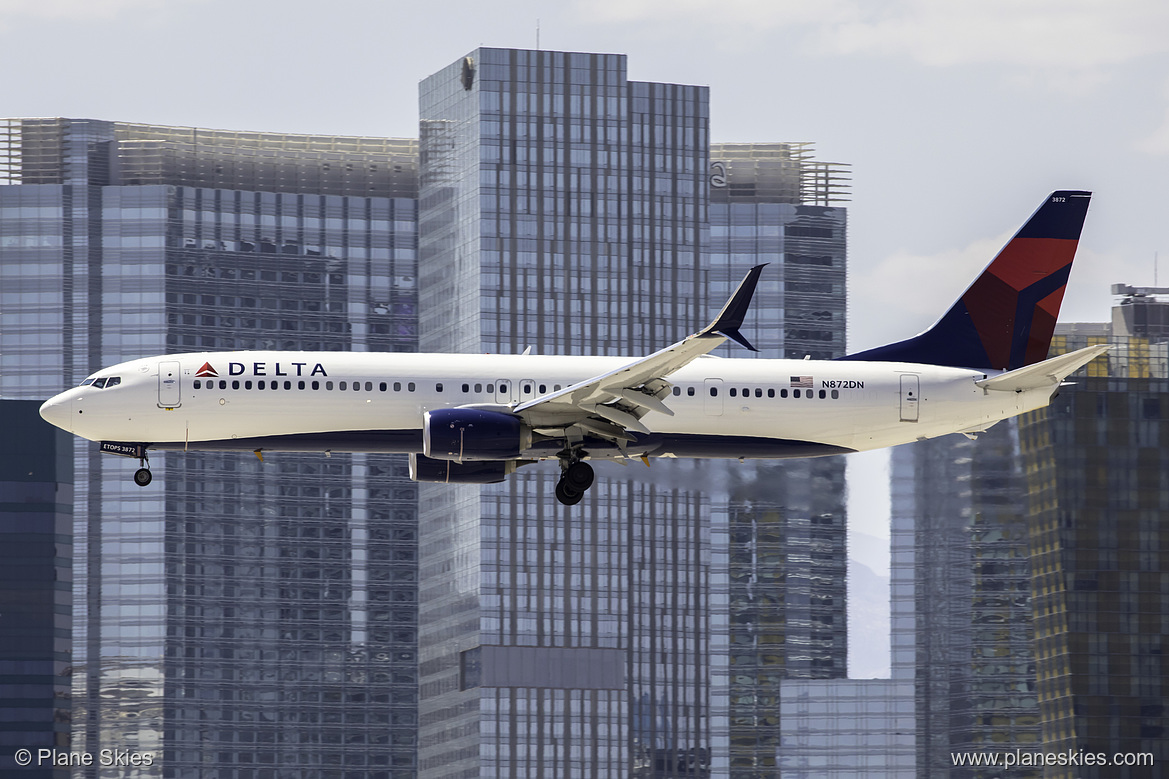 Delta Air Lines Boeing 737-900ER N872DN at McCarran International Airport (KLAS/LAS)