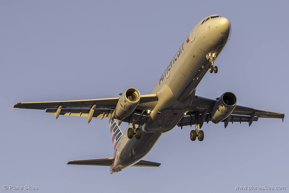 American Airlines Airbus A321-200 N923US at McCarran International Airport (KLAS/LAS)