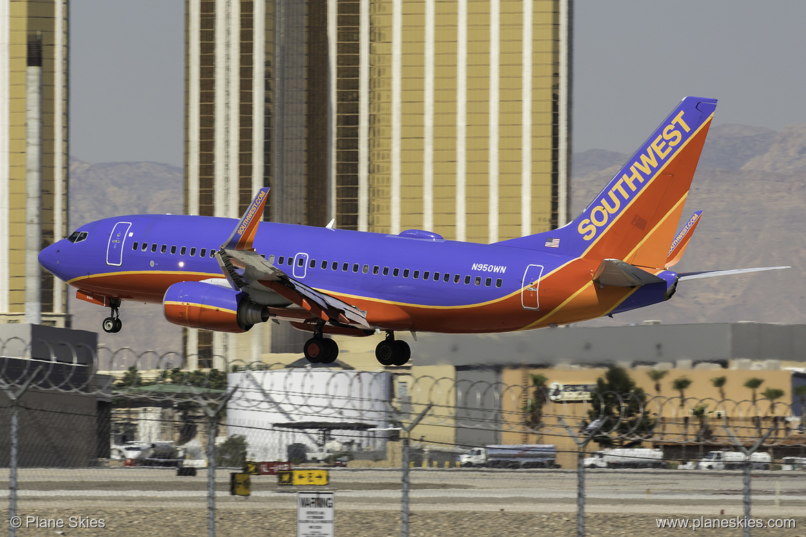 Southwest Airlines Boeing 737-700 N950WN at McCarran International Airport (KLAS/LAS) Southwest Airlines Boeing 737-700 N950WN at McCarran International Airport (KLAS/LAS)