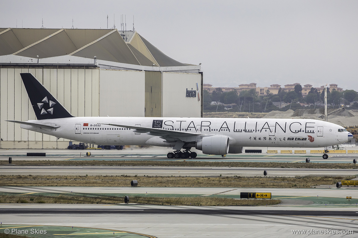 Air China Boeing 777-300ER B-2032 at Los Angeles International Airport (KLAX/LAX) Air China Boeing 777-300ER B-2032 at Los Angeles International Airport (KLAX/LAX)