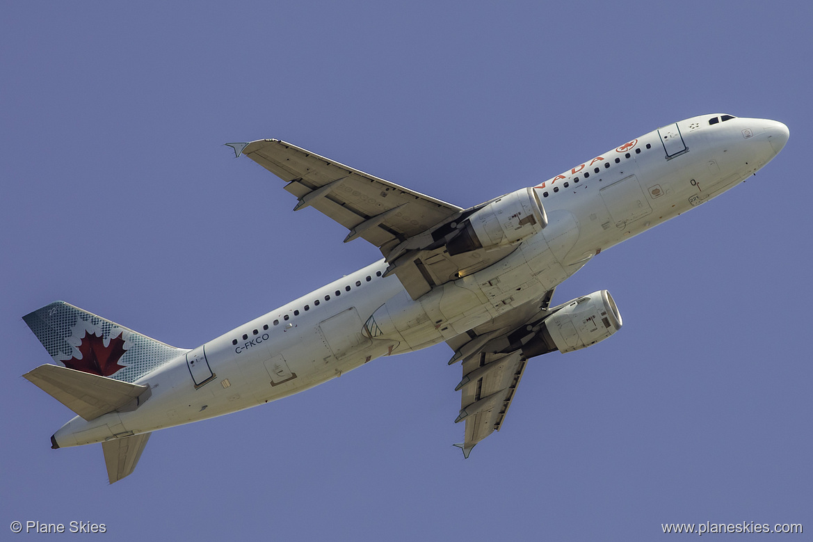 Air Canada Airbus A320-200 C-FKCO at Los Angeles International Airport (KLAX/LAX)