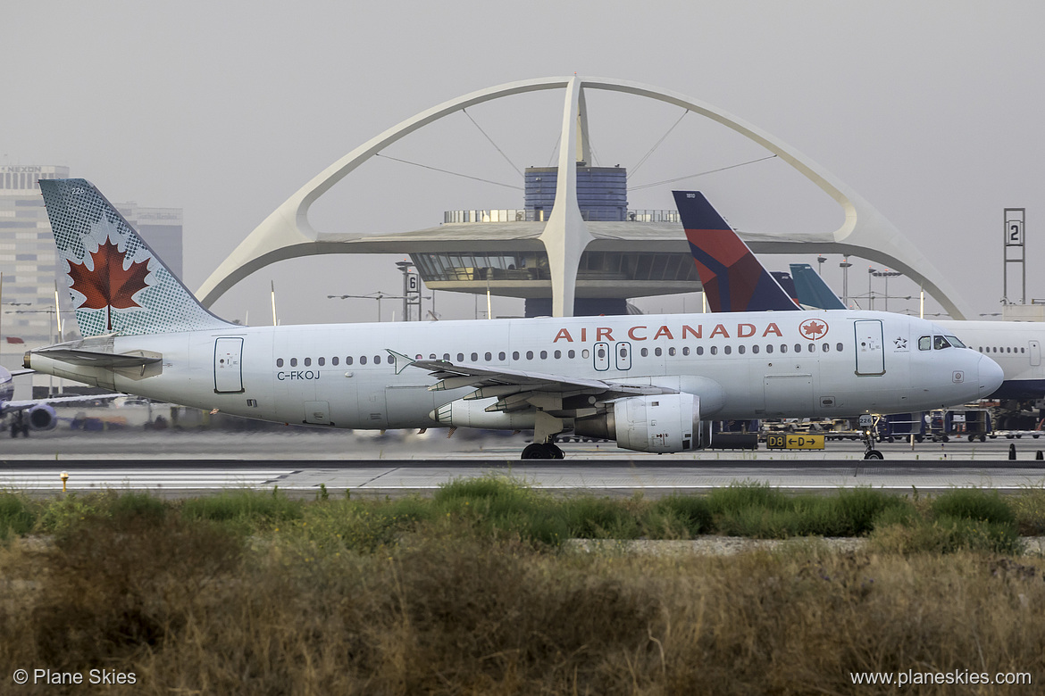 Air Canada Airbus A320-200 C-FKOJ at Los Angeles International Airport (KLAX/LAX)