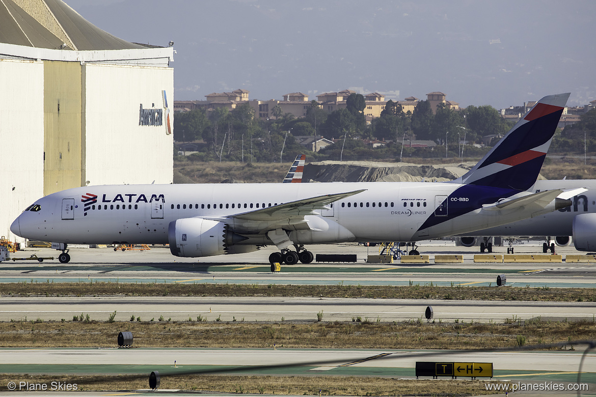 LATAM Chile Boeing 787-8 CC-BBD at Los Angeles International Airport (KLAX/LAX) LATAM Chile Boeing 787-8 CC-BBD at Los Angeles International Airport (KLAX/LAX)
