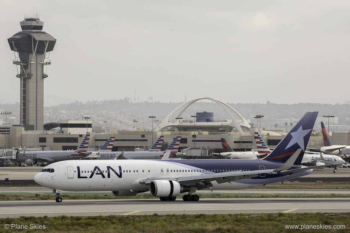 LATAM Chile Boeing 767-300ER CC-BDC at Los Angeles International Airport (KLAX/LAX)