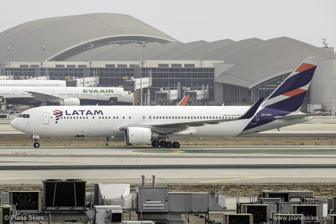 LATAM Chile Boeing 767-300ER CC-CWV at Los Angeles International Airport (KLAX/LAX) LATAM Chile Boeing 767-300ER CC-CWV at Los Angeles International Airport (KLAX/LAX)