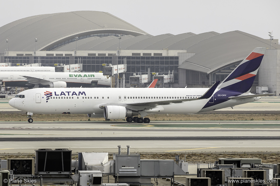 LATAM Chile Boeing 767-300ER CC-CWV at Los Angeles International Airport (KLAX/LAX)