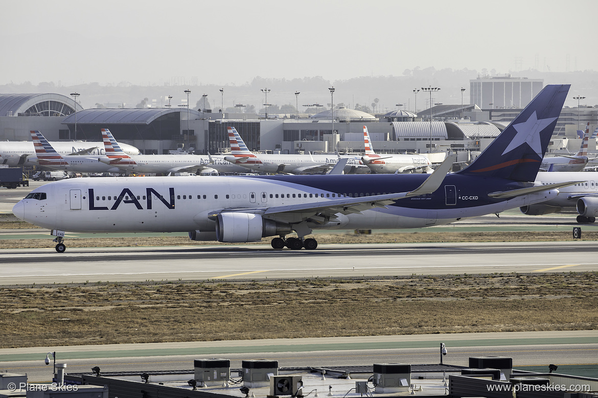 LATAM Chile Boeing 767-300ER CC-CXD at Los Angeles International Airport (KLAX/LAX)