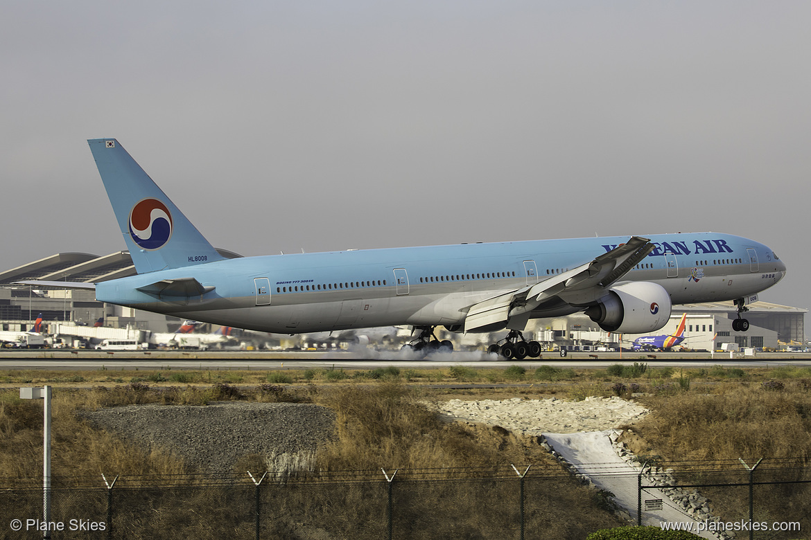 Korean Air Boeing 777-300ER HL8008 at Los Angeles International Airport (KLAX/LAX) Korean Air Boeing 777-300ER HL8008 at Los Angeles International Airport (KLAX/LAX)