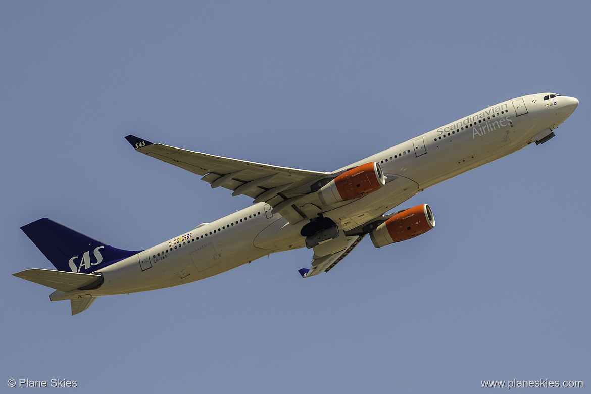 Scandinavian Airlines Airbus A330-300 LN-RKS at Los Angeles International Airport (KLAX/LAX) Scandinavian Airlines Airbus A330-300 LN-RKS at Los Angeles International Airport (KLAX/LAX)