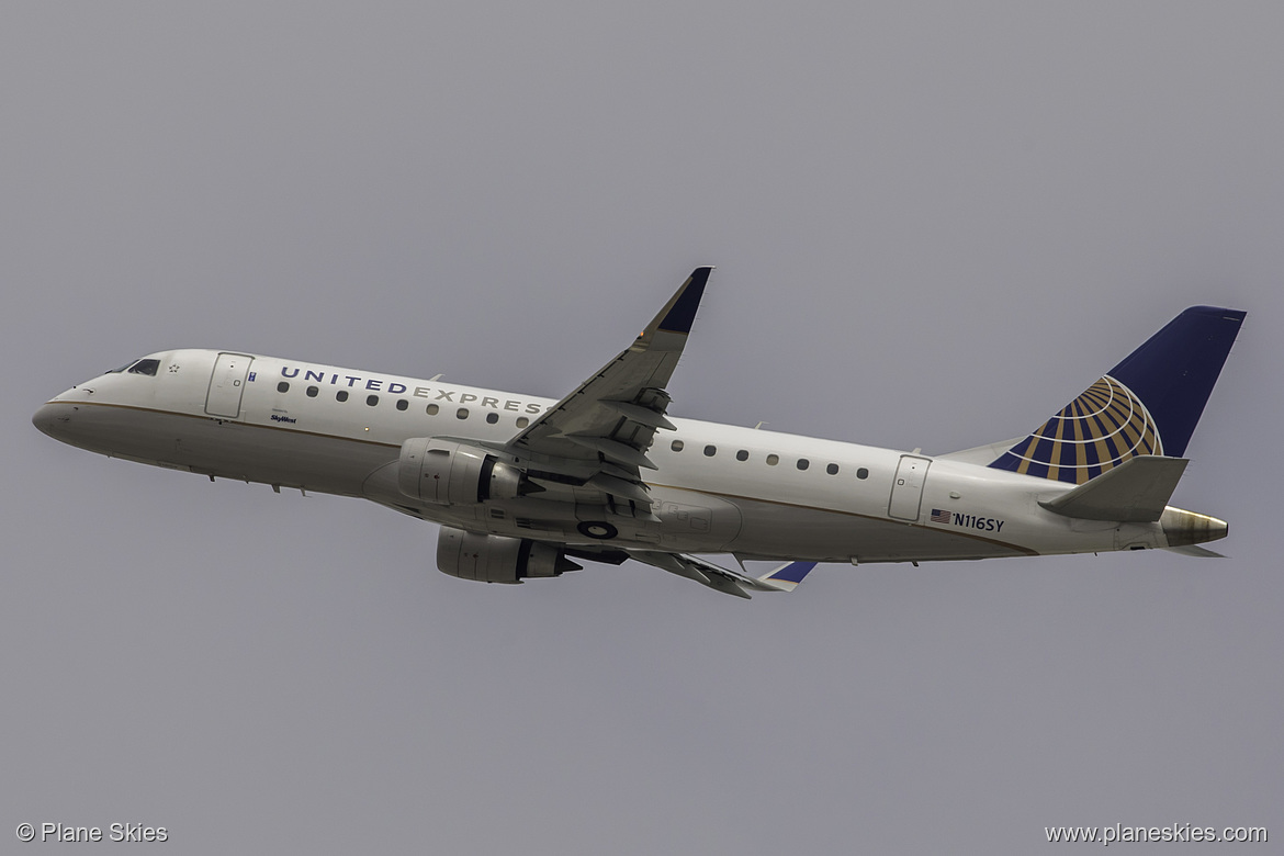 SkyWest Airlines Embraer ERJ-175 N116SY at Los Angeles International Airport (KLAX/LAX)