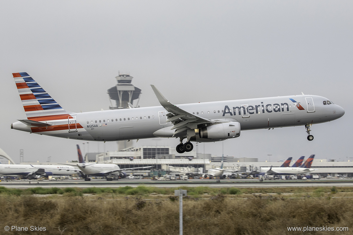 American Airlines Airbus A321-200 N125AA at Los Angeles International Airport (KLAX/LAX)