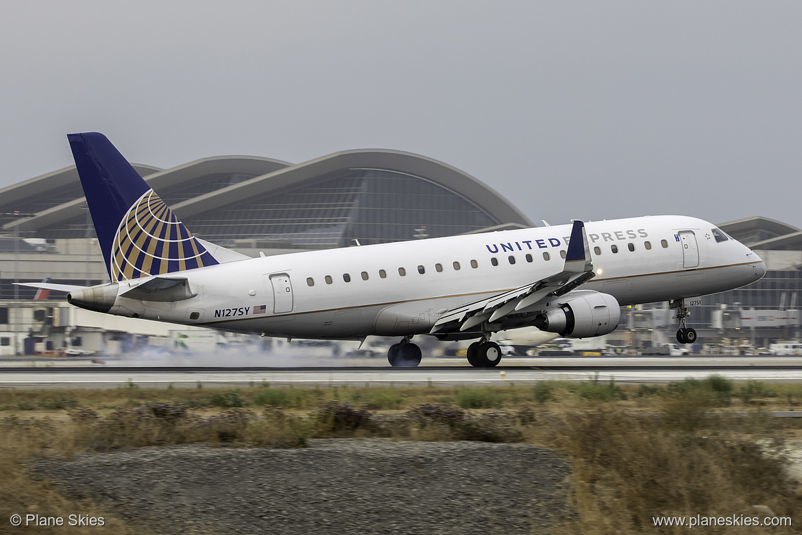 SkyWest Airlines Embraer ERJ-175 N127SY at Los Angeles International Airport (KLAX/LAX)