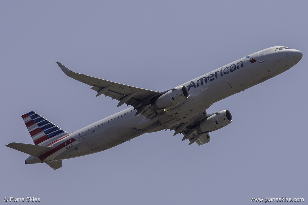 American Airlines Airbus A321-200 N128AN at Los Angeles International Airport (KLAX/LAX)