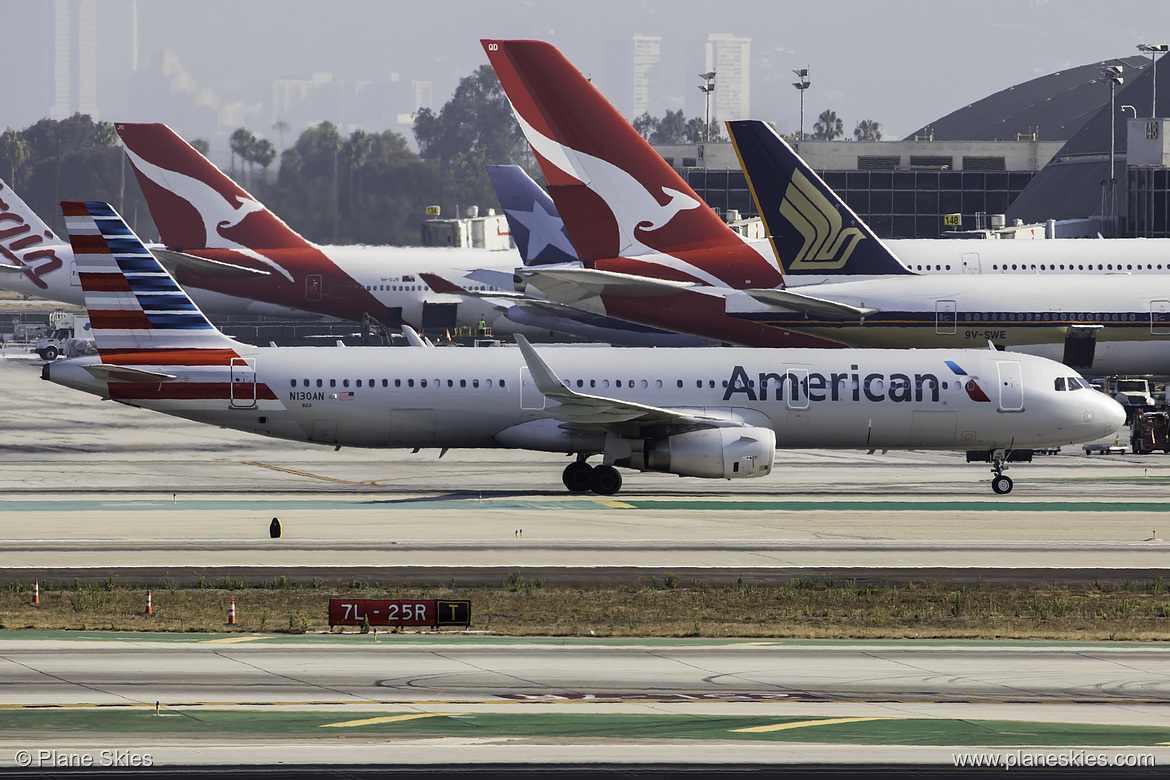 American Airlines Airbus A321-200 N130AN at Los Angeles International Airport (KLAX/LAX)