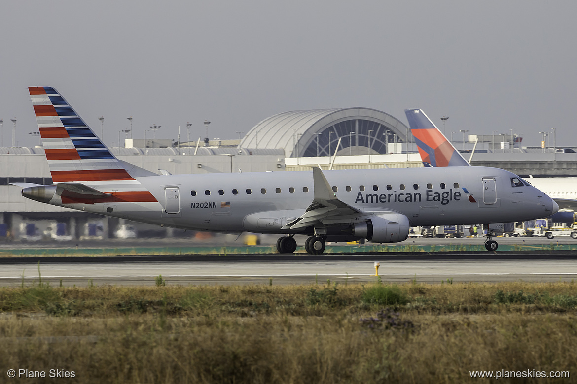 Compass Airlines Embraer ERJ-175 N202NN at Los Angeles International Airport (KLAX/LAX)