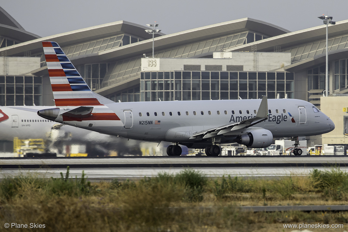 Compass Airlines Embraer ERJ-175 N215NN at Los Angeles International Airport (KLAX/LAX)