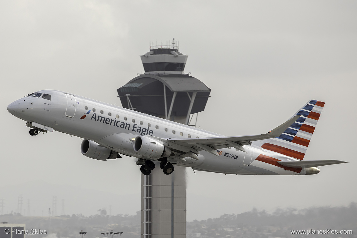 Compass Airlines Embraer ERJ-175 N216NN at Los Angeles International Airport (KLAX/LAX)