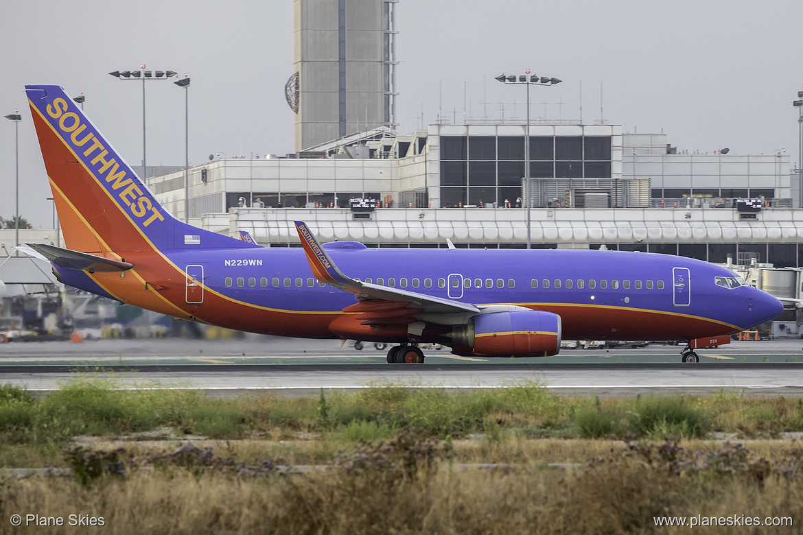 Southwest Airlines Boeing 737-700 N229WN at Los Angeles International Airport (KLAX/LAX) Southwest Airlines Boeing 737-700 N229WN at Los Angeles International Airport (KLAX/LAX)