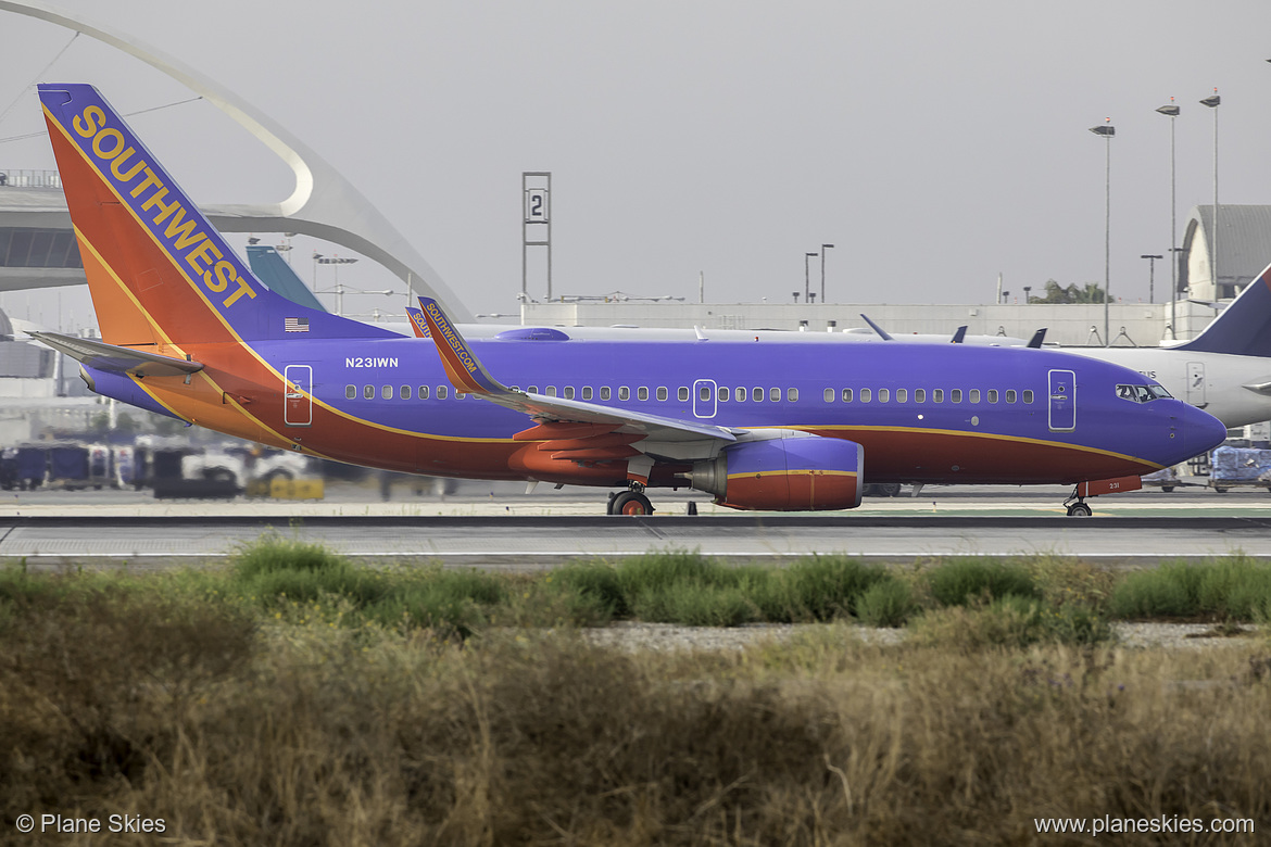 Southwest Airlines Boeing 737-700 N231WN at Los Angeles International Airport (KLAX/LAX)