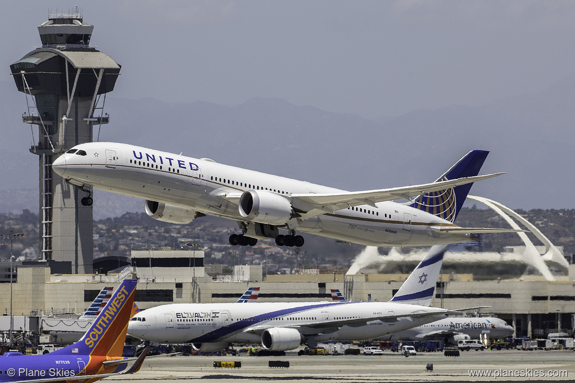 United Airlines Boeing 787-9 N26966 at Los Angeles International Airport (KLAX/LAX)