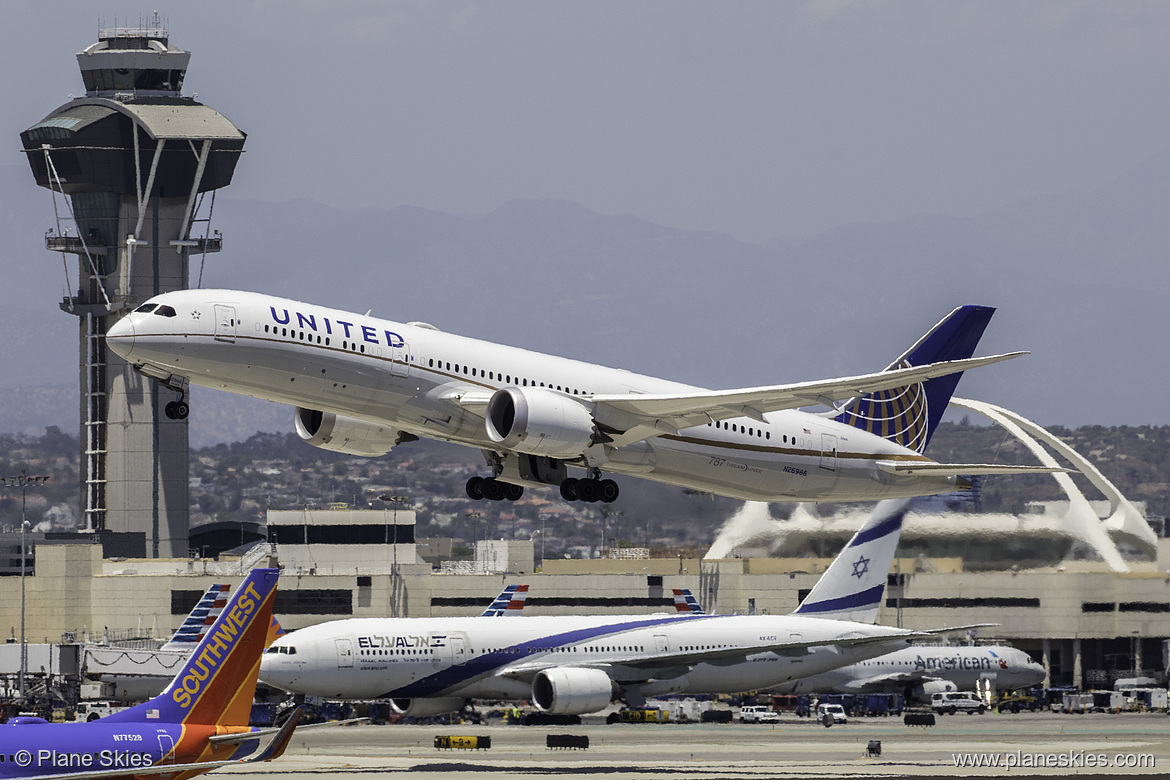 United Airlines Boeing 787-9 N26966 at Los Angeles International Airport (KLAX/LAX) United Airlines Boeing 787-9 N26966 at Los Angeles International Airport (KLAX/LAX)