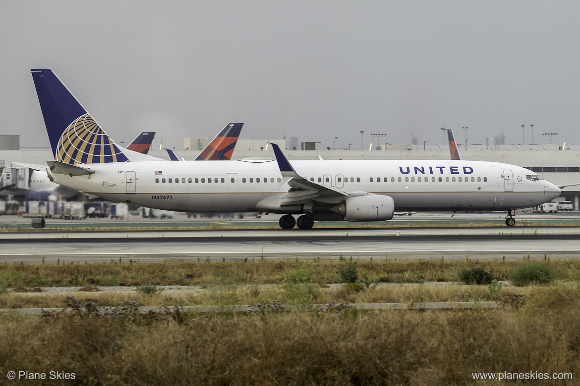 United Airlines Boeing 737-900ER N37471 at Los Angeles International Airport (KLAX/LAX) United Airlines Boeing 737-900ER N37471 at Los Angeles International Airport (KLAX/LAX)