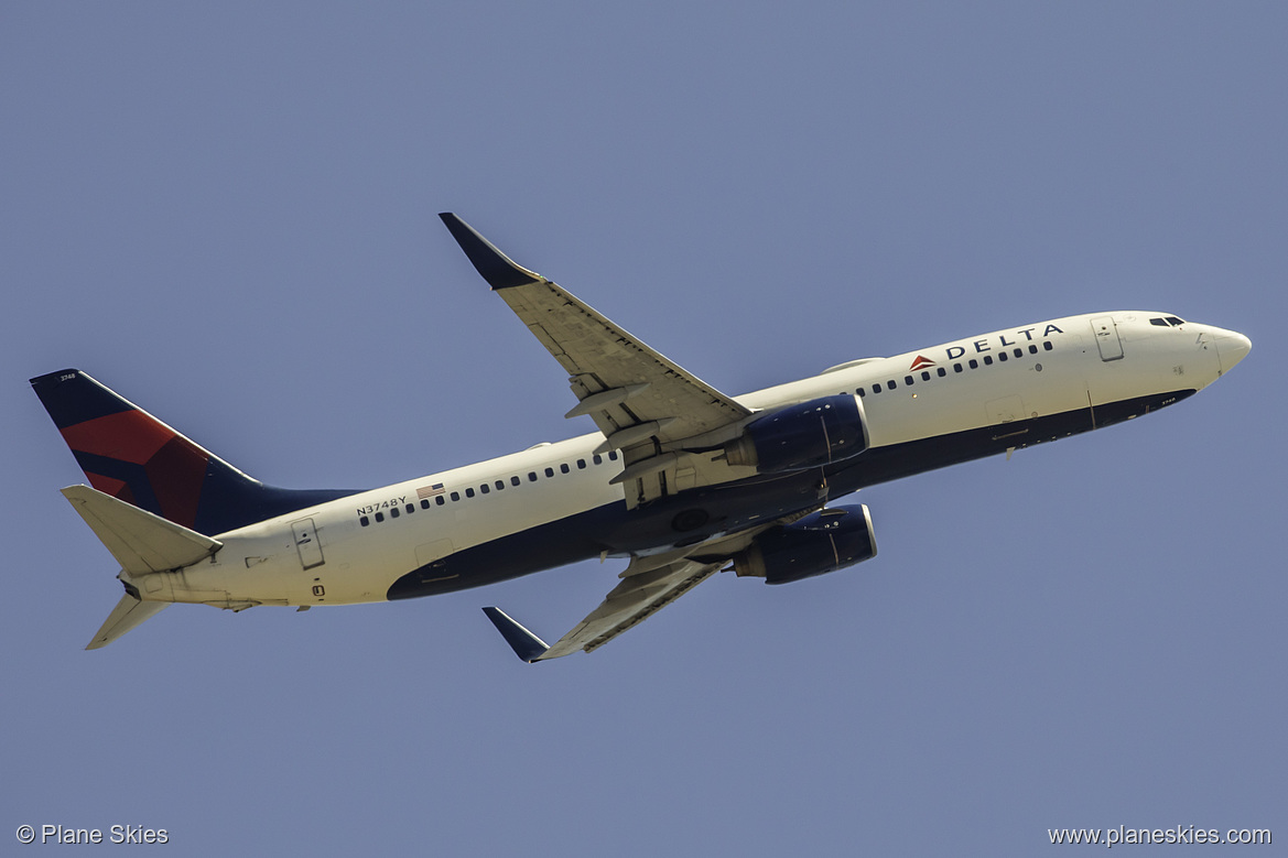 Delta Air Lines Boeing 737-800 N3748Y at Los Angeles International Airport (KLAX/LAX)