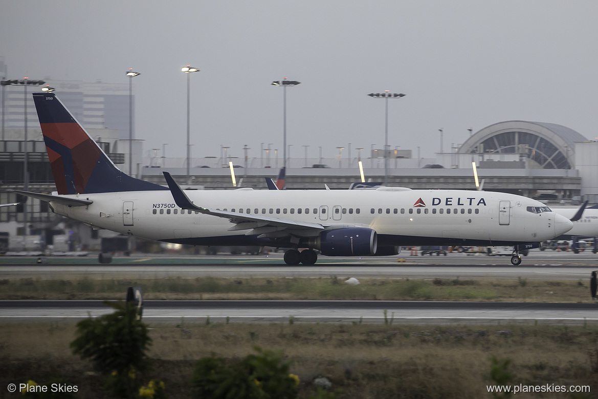 Delta Air Lines Boeing 737-800 N3750D at Los Angeles International Airport (KLAX/LAX)