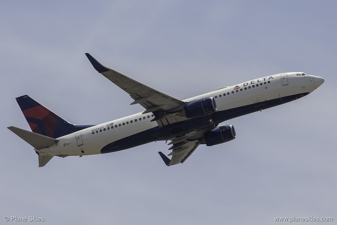 Delta Air Lines Boeing 737-800 N3762Y at Los Angeles International Airport (KLAX/LAX)