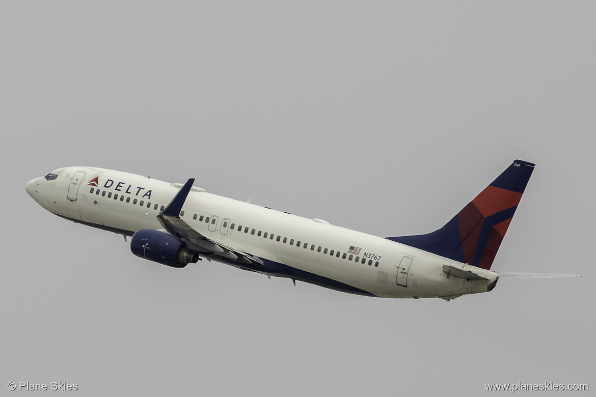 Delta Air Lines Boeing 737-800 N3767 at Los Angeles International Airport (KLAX/LAX)