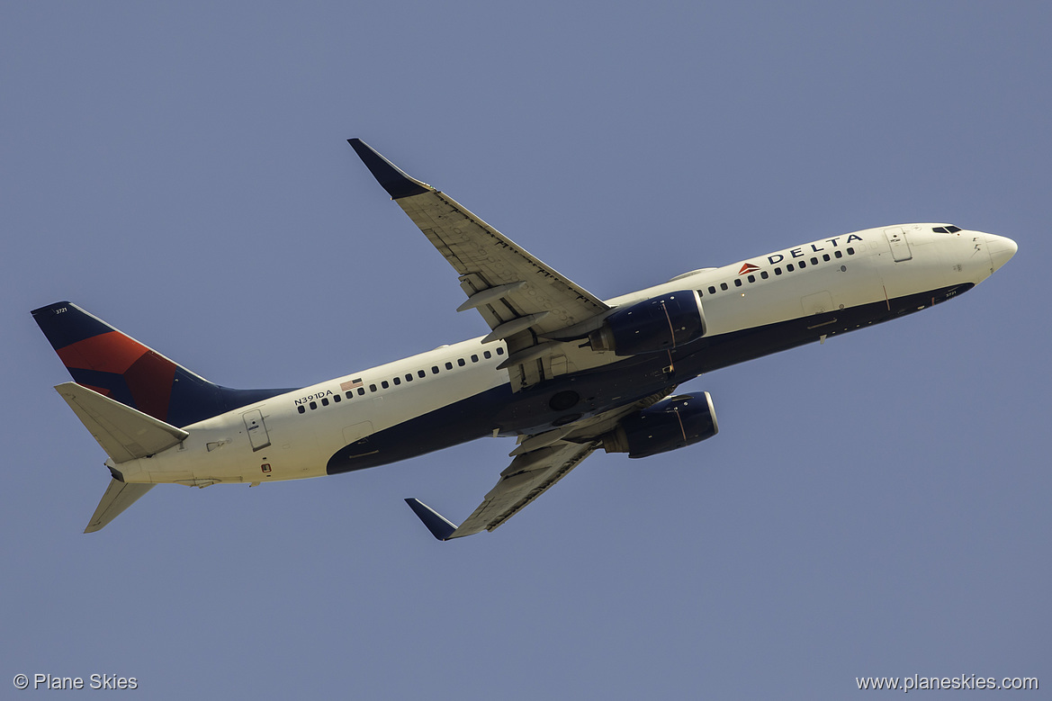 Delta Air Lines Boeing 737-800 N391DA at Los Angeles International Airport (KLAX/LAX)