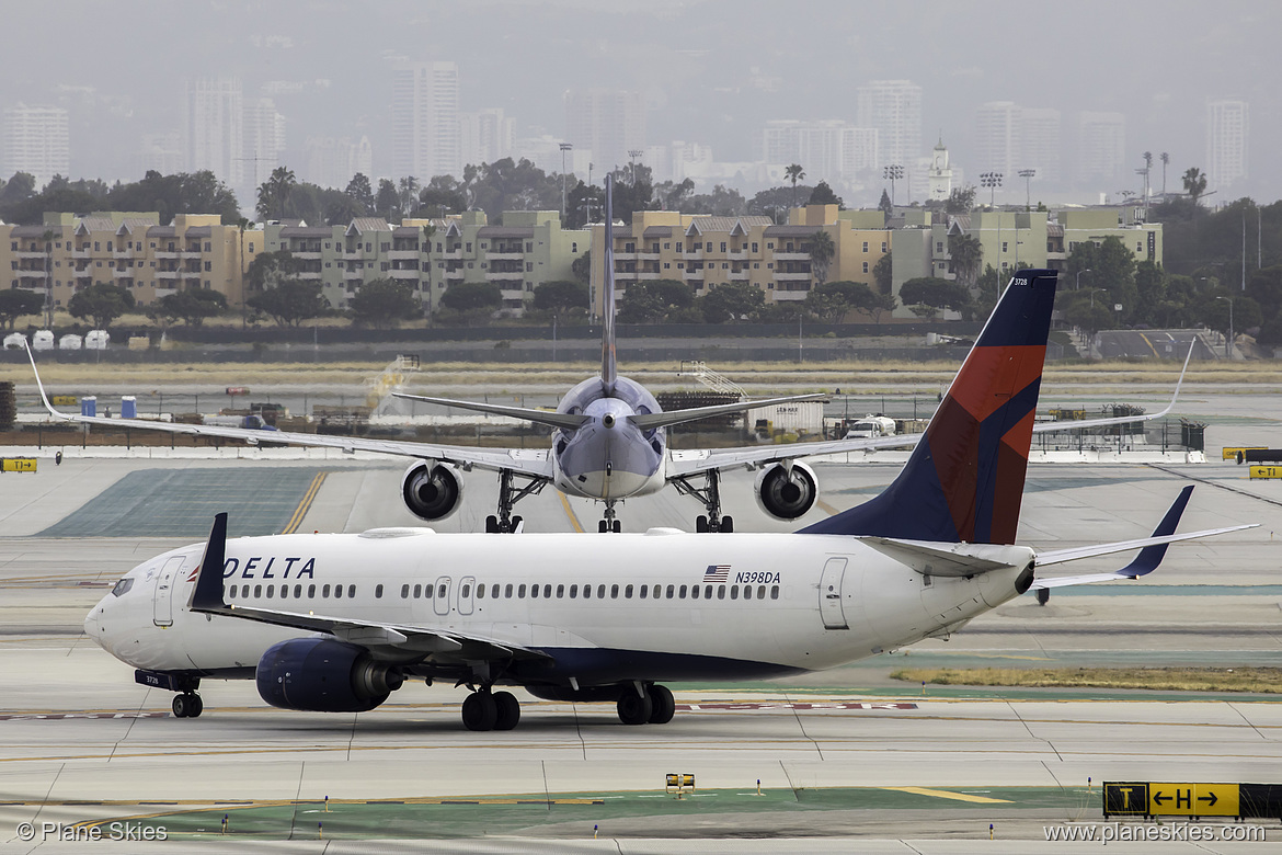 Delta Air Lines Boeing 737-800 N398DA at Los Angeles International Airport (KLAX/LAX) Delta Air Lines Boeing 737-800 N398DA at Los Angeles International Airport (KLAX/LAX)