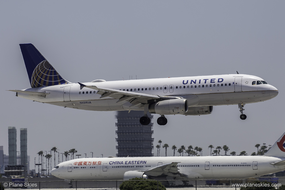 United Airlines Airbus A320-200 N439UA at Los Angeles International Airport (KLAX/LAX) United Airlines Airbus A320-200 N439UA at Los Angeles International Airport (KLAX/LAX)
