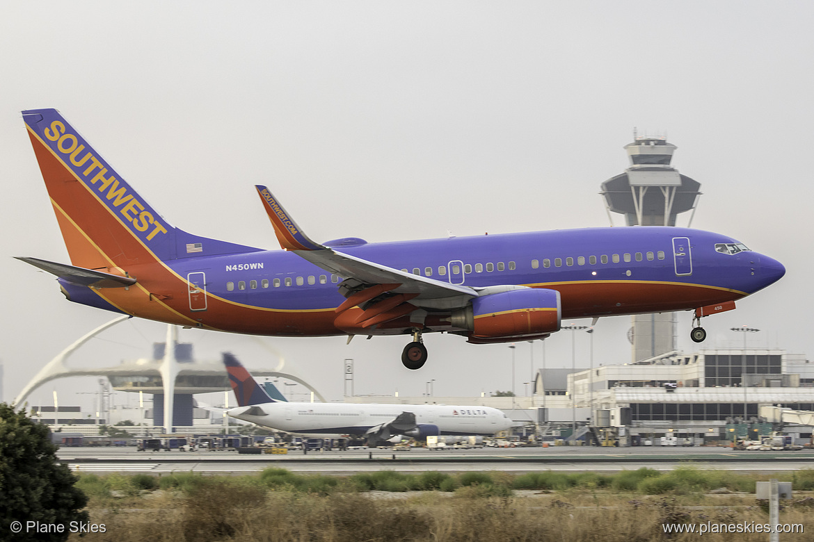 Southwest Airlines Boeing 737-700 N450WN at Los Angeles International Airport (KLAX/LAX) Southwest Airlines Boeing 737-700 N450WN at Los Angeles International Airport (KLAX/LAX)