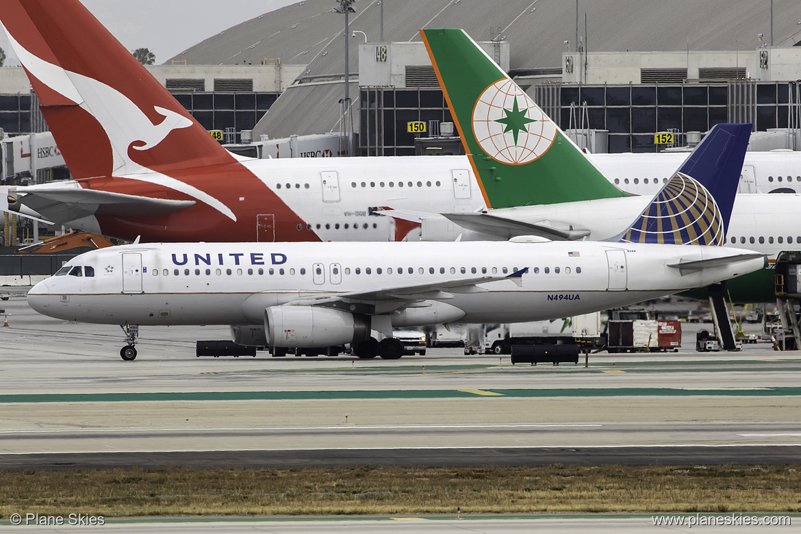 United Airlines Airbus A320-200 N494UA at Los Angeles International Airport (KLAX/LAX)