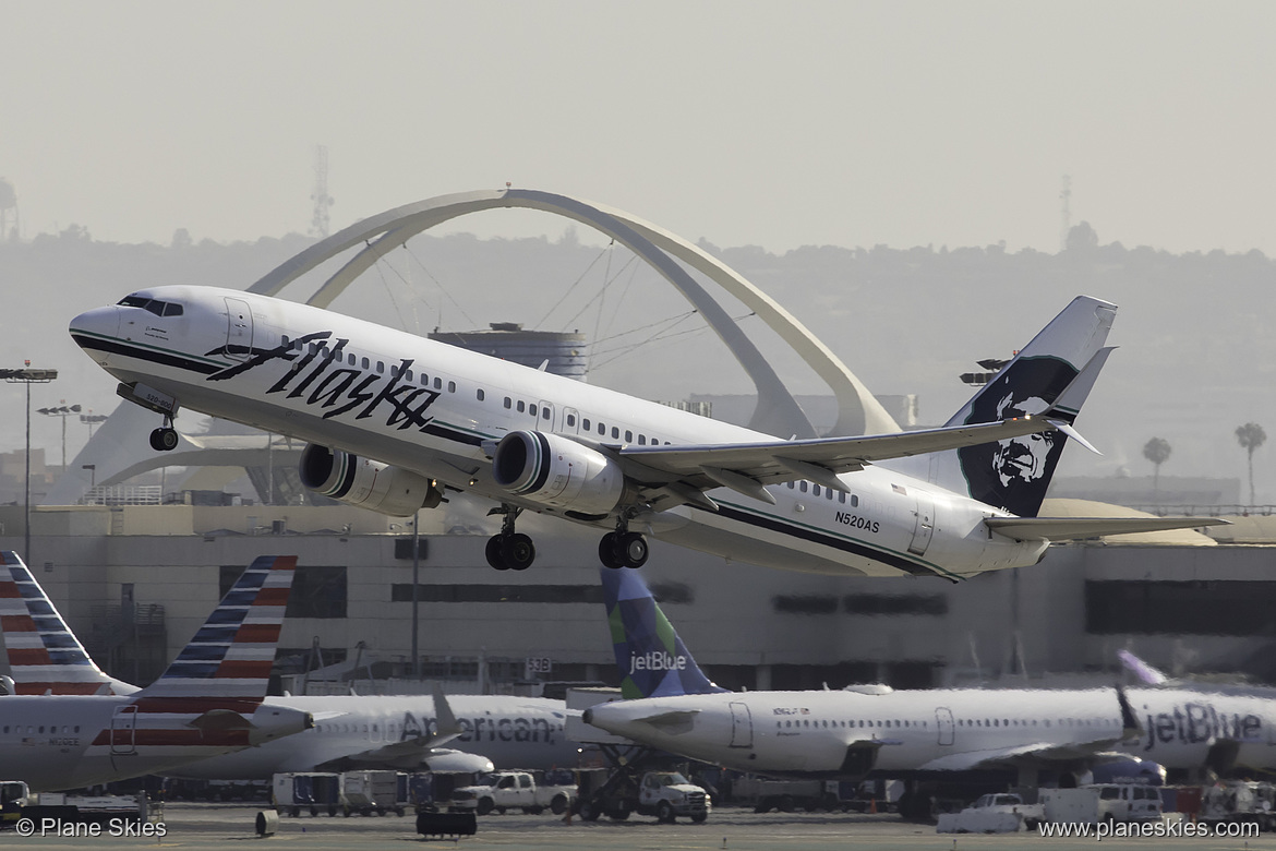 Alaska Airlines Boeing 737-800 N520AS at Los Angeles International Airport (KLAX/LAX)