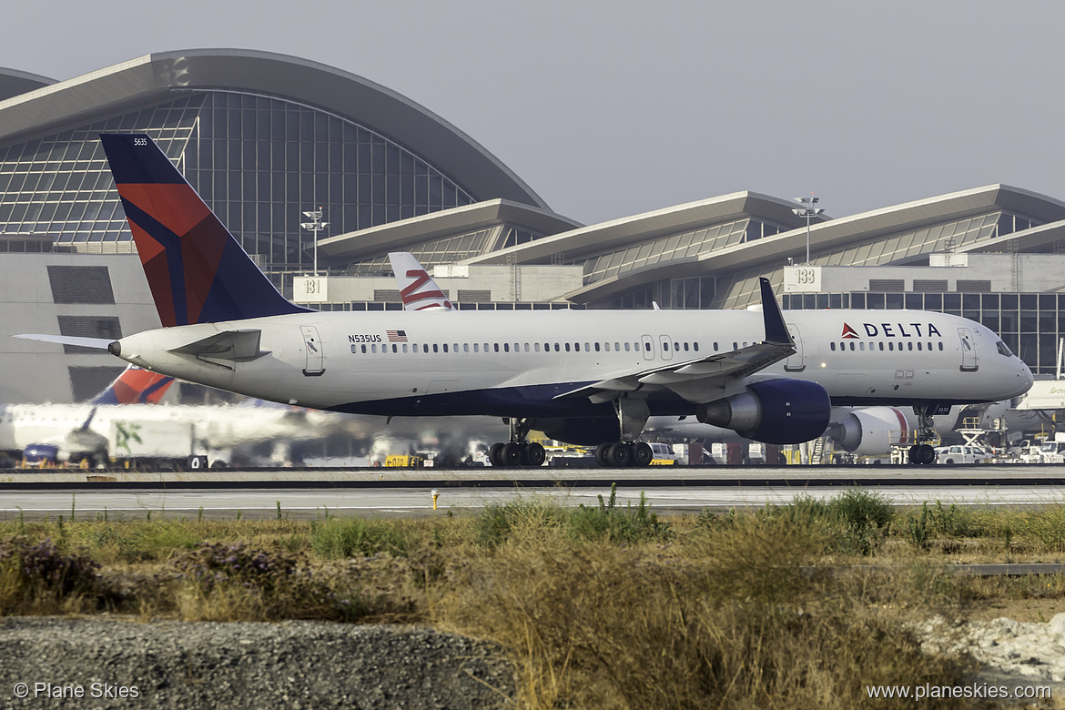 Delta Air Lines Boeing 757-200 N535US at Los Angeles International Airport (KLAX/LAX) Delta Air Lines Boeing 757-200 N535US at Los Angeles International Airport (KLAX/LAX)