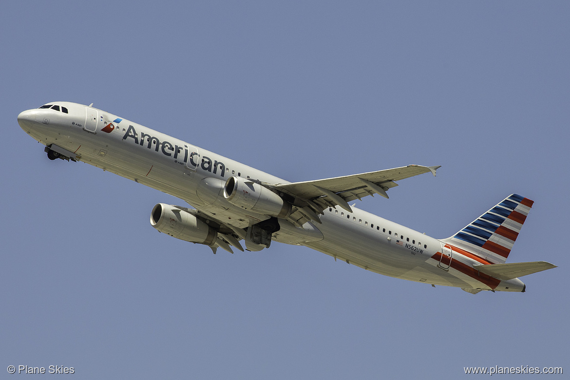 American Airlines Airbus A321-200 N562UW at Los Angeles International Airport (KLAX/LAX) American Airlines Airbus A321-200 N562UW at Los Angeles International Airport (KLAX/LAX)