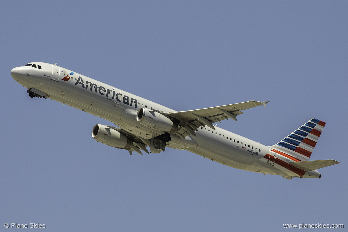 American Airlines Airbus A321-200 N562UW at Los Angeles International Airport (KLAX/LAX)