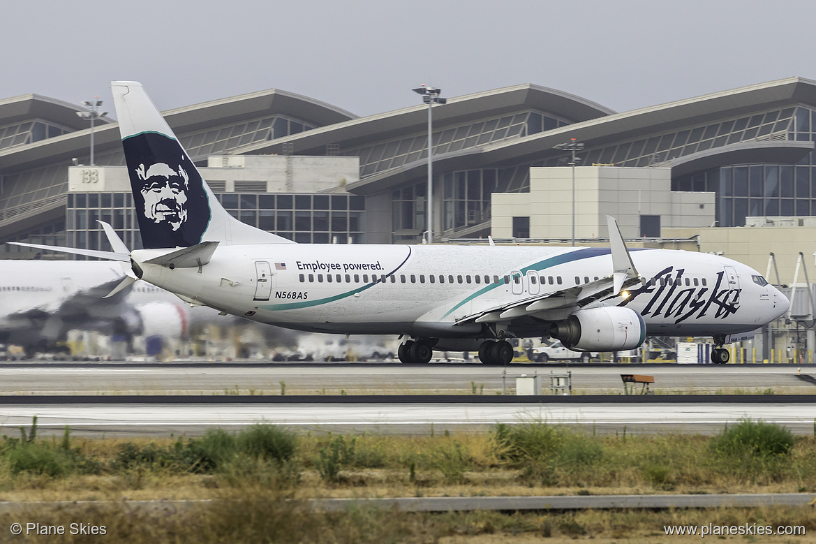 Alaska Airlines Boeing 737-800 N568AS at Los Angeles International Airport (KLAX/LAX)