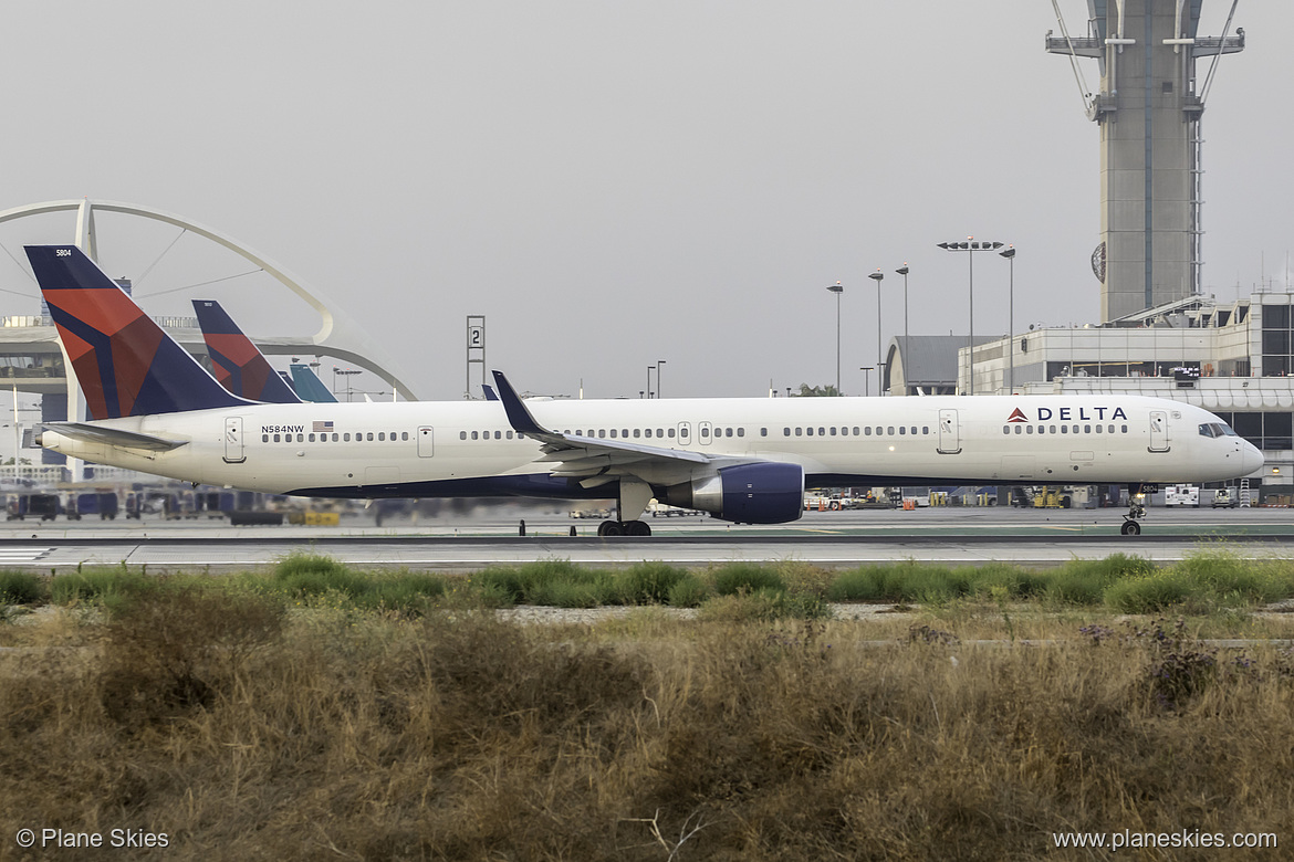 Delta Air Lines Boeing 757-300 N584NW at Los Angeles International Airport (KLAX/LAX)