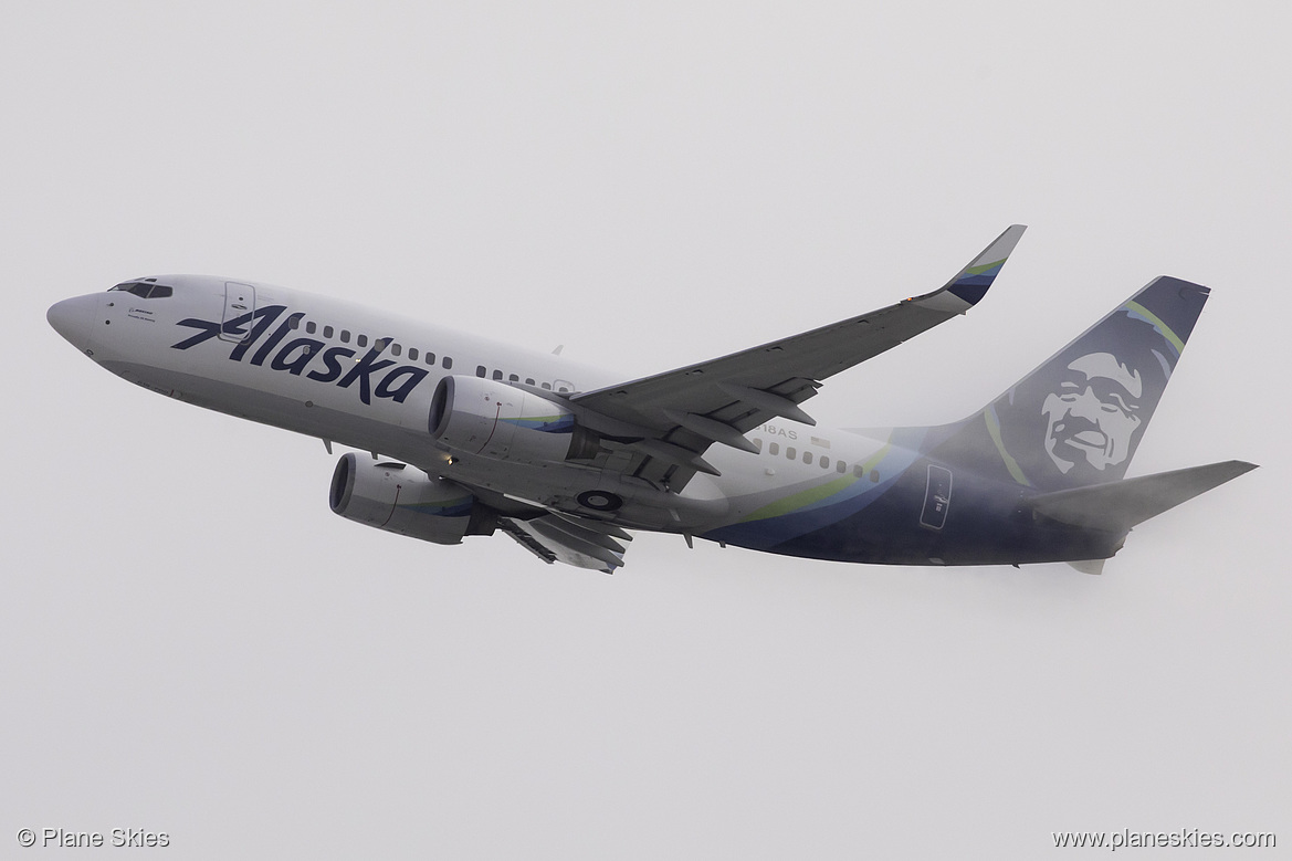 Alaska Airlines Boeing 737-700 N618AS at Los Angeles International Airport (KLAX/LAX)