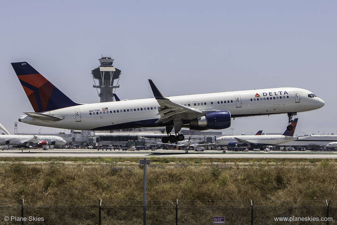 Delta Air Lines Boeing 757-200 N6711M at Los Angeles International Airport (KLAX/LAX) Delta Air Lines Boeing 757-200 N6711M at Los Angeles International Airport (KLAX/LAX)