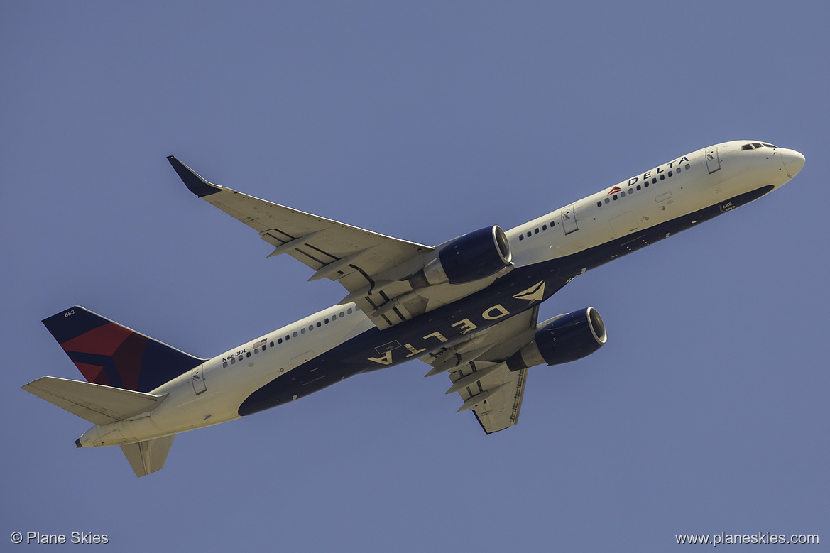 Delta Air Lines Boeing 757-200 N688DL at Los Angeles International Airport (KLAX/LAX)